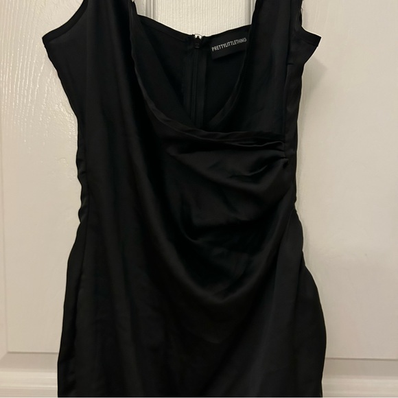Pretty little thing little black dress - Picture 2 of 5